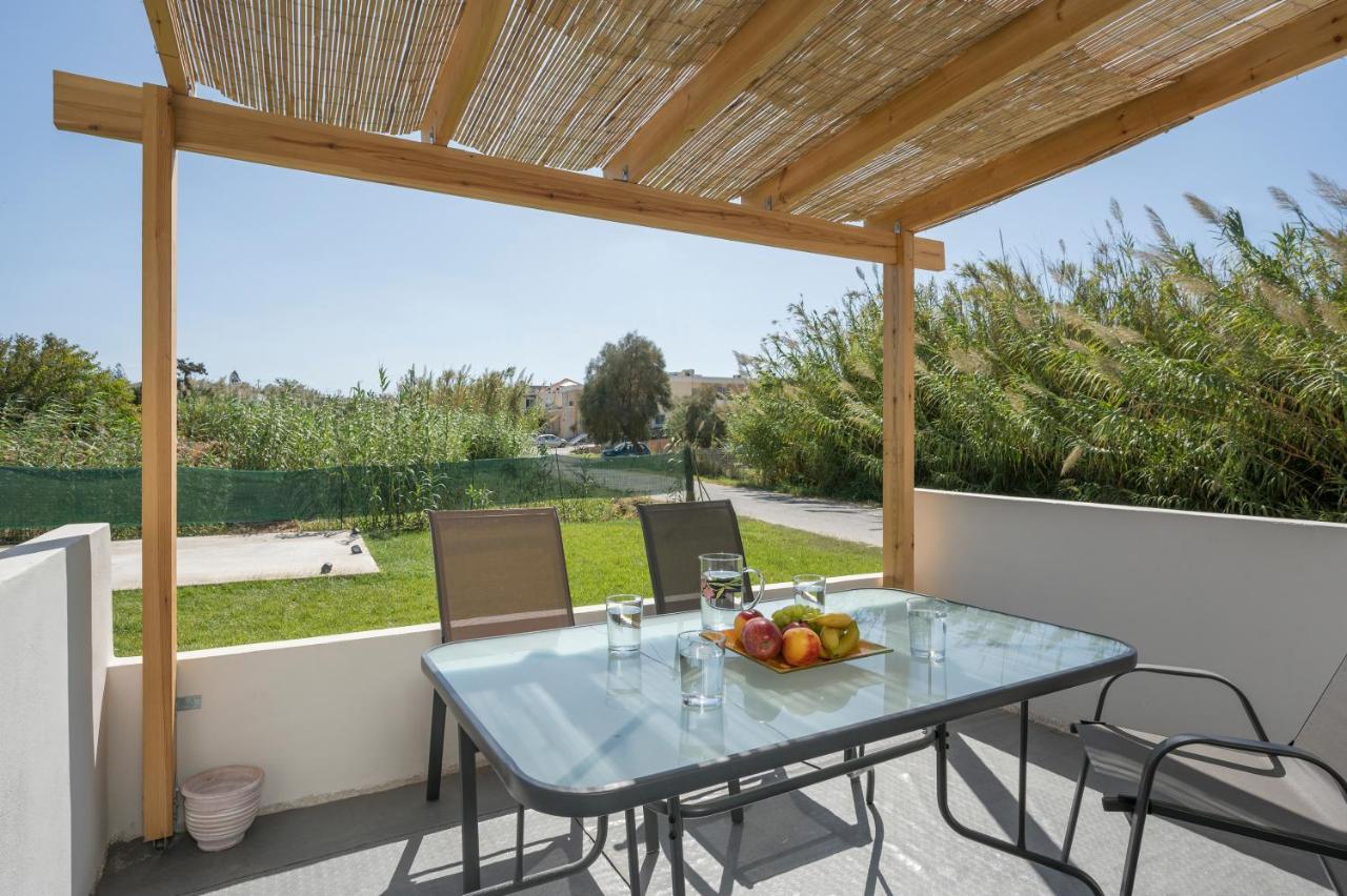 Sea Breeze Apartments Kolymbari Exterior photo